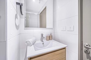 Shower, hair dryer - The Place Apartment 1BR and Wifi (Ñuñoa)