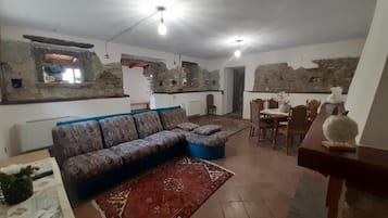 TV, caminetto