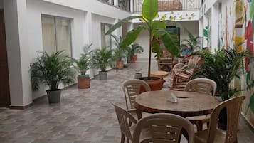 تناول الطعام بالخارج