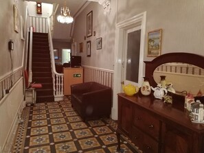 Interior - Family Room En-suite (Llandudno)