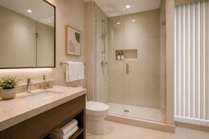 Deluxe-Zimmer | Badezimmer | Kostenlose Toilettenartikel, Haartrockner, Handtücher, Seife