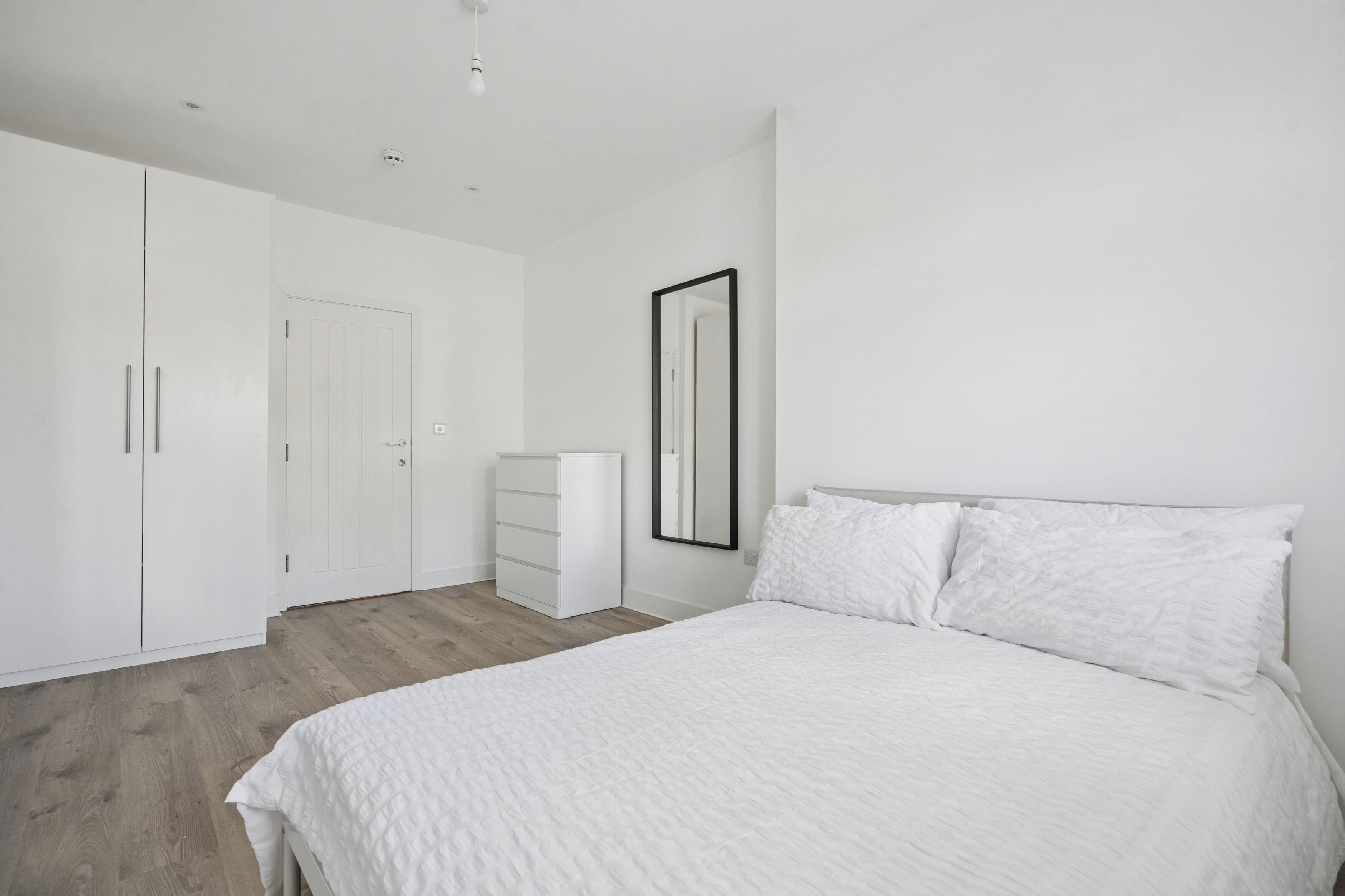 2 bedrooms, desk, iron/ironing board, WiFi (free)