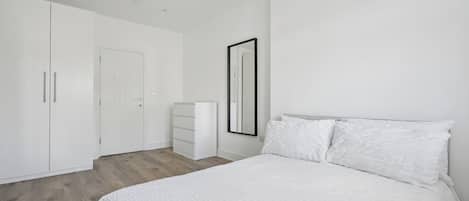 2 bedrooms, desk, iron/ironing board, WiFi (free)