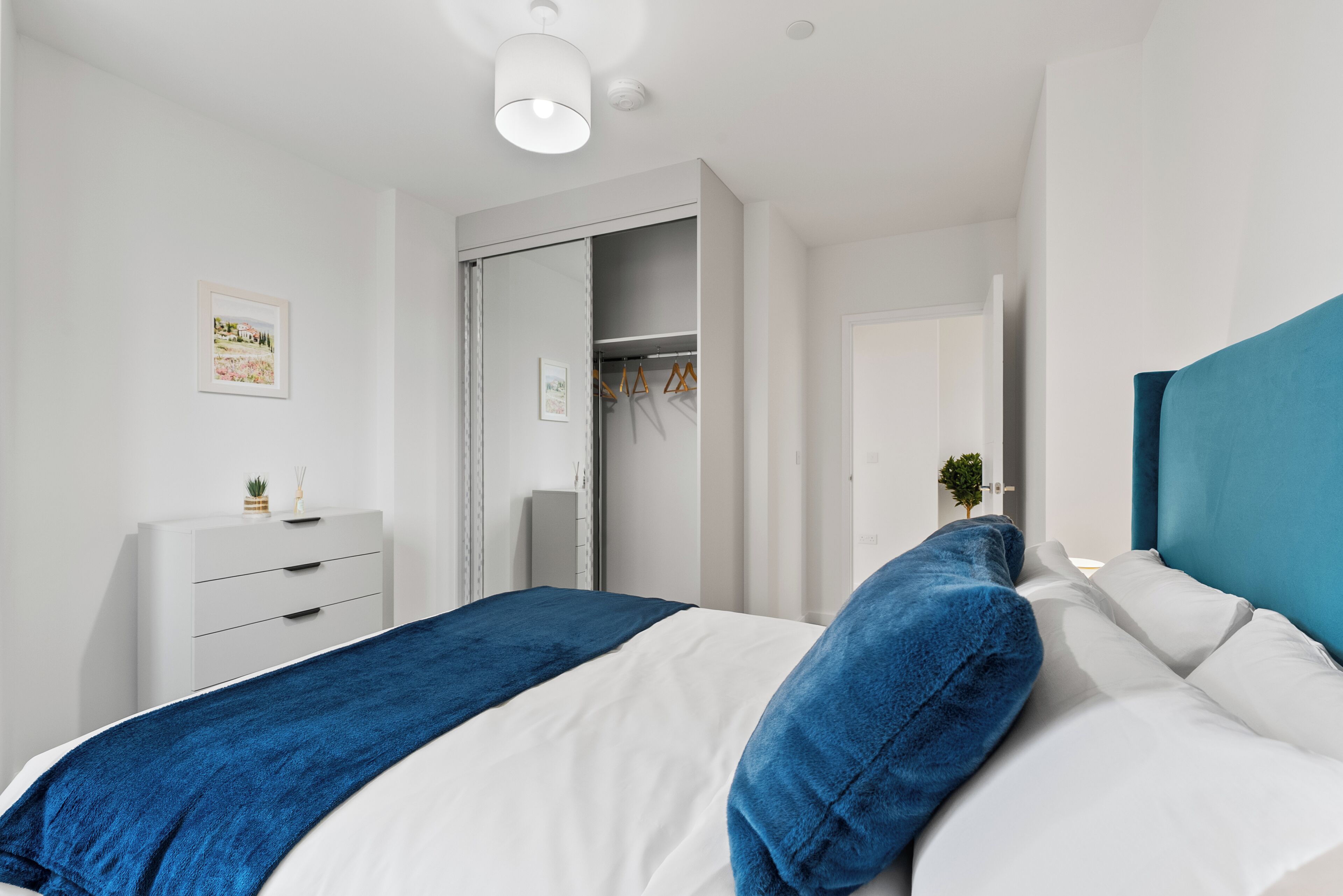 2 bedrooms, iron/ironing board, bed sheets