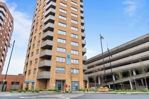 Exterior - 2‑Bed • Riverside • Parking • Wi‑Fi • Heathrow (Staines-upon-Thames)