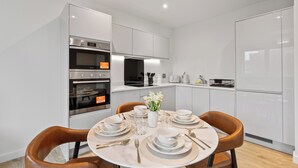 Unclassified image, 3 of 16, button - 2‑Bed • Riverside • Parking • Wi‑Fi • Heathrow (Staines-upon-Thames)