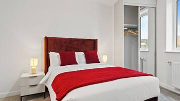 2 bedrooms, iron/ironing board, bed sheets