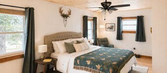 Family fun historic cabin between LCO and Grindstone Lakes