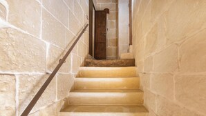 A narrow stone staircase with a wooden door at the top. - L'Antica Corte - Camera Superior by BarbarHouse (Maglie)
