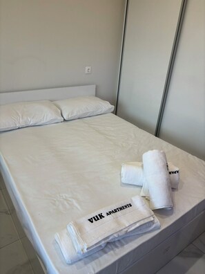 Room - Beachfront Studio with 2 Pools, Free Parking & Wi-Fi in Korinos (Korinos)