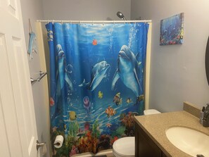 Hair dryer, towels, toilet paper - Excellent 3-bedroom condo in North Myrtle Beach (North Myrtle Beach)