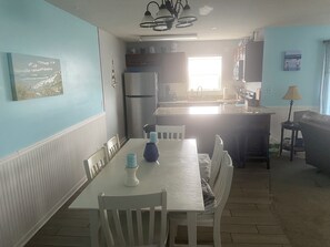 Dining - Excellent 3-bedroom condo in North Myrtle Beach (North Myrtle Beach)