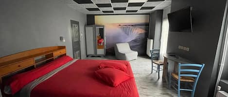 WiFi, bed sheets
