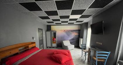 Bed & Breakfast „La Pitchoune“ mit Bergblick und WLAN