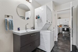 House - Secluded Guest House in Beautiful Setting (Austin)