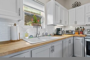 House - Secluded Guest House in Beautiful Setting (Austin)