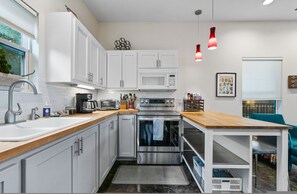 House - Secluded Guest House in Beautiful Setting (Austin)