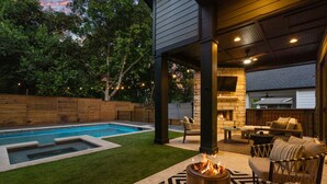 Unclassified image, 3 of 76, button - Zilker Home With Heated Pool Hot Tub Walkable (Austin)