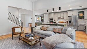 Unclassified image, 4 of 76, button - Zilker Home With Heated Pool Hot Tub Walkable (Austin)