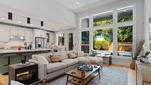 Unclassified image, 5 of 76, button - Zilker Home With Heated Pool Hot Tub Walkable (Austin)