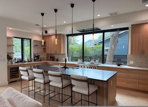 House - New Build Downtown Views Pool Spa Walkable (Austin)