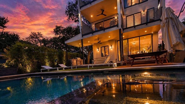 House - New Build Downtown Views Pool Spa Walkable (Austin)