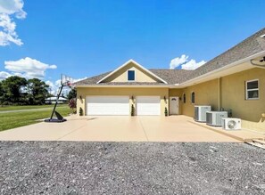 Exterior - Spacious 6-bedroom 7-bath house in beautiful Sebring (Sebring)