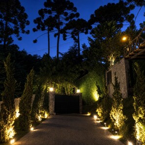 Property grounds - Majovi Casa & Spa: The best of luxury in Campos do Jordão. (Campos do Jordão)