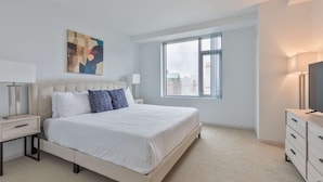 2 slaapkamers, een bureau, een strijkplank/strijkijzer, wifi