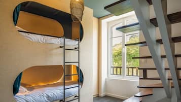 Apartment | 4 bedrooms, laptop workspace, iron/ironing board, bed sheets