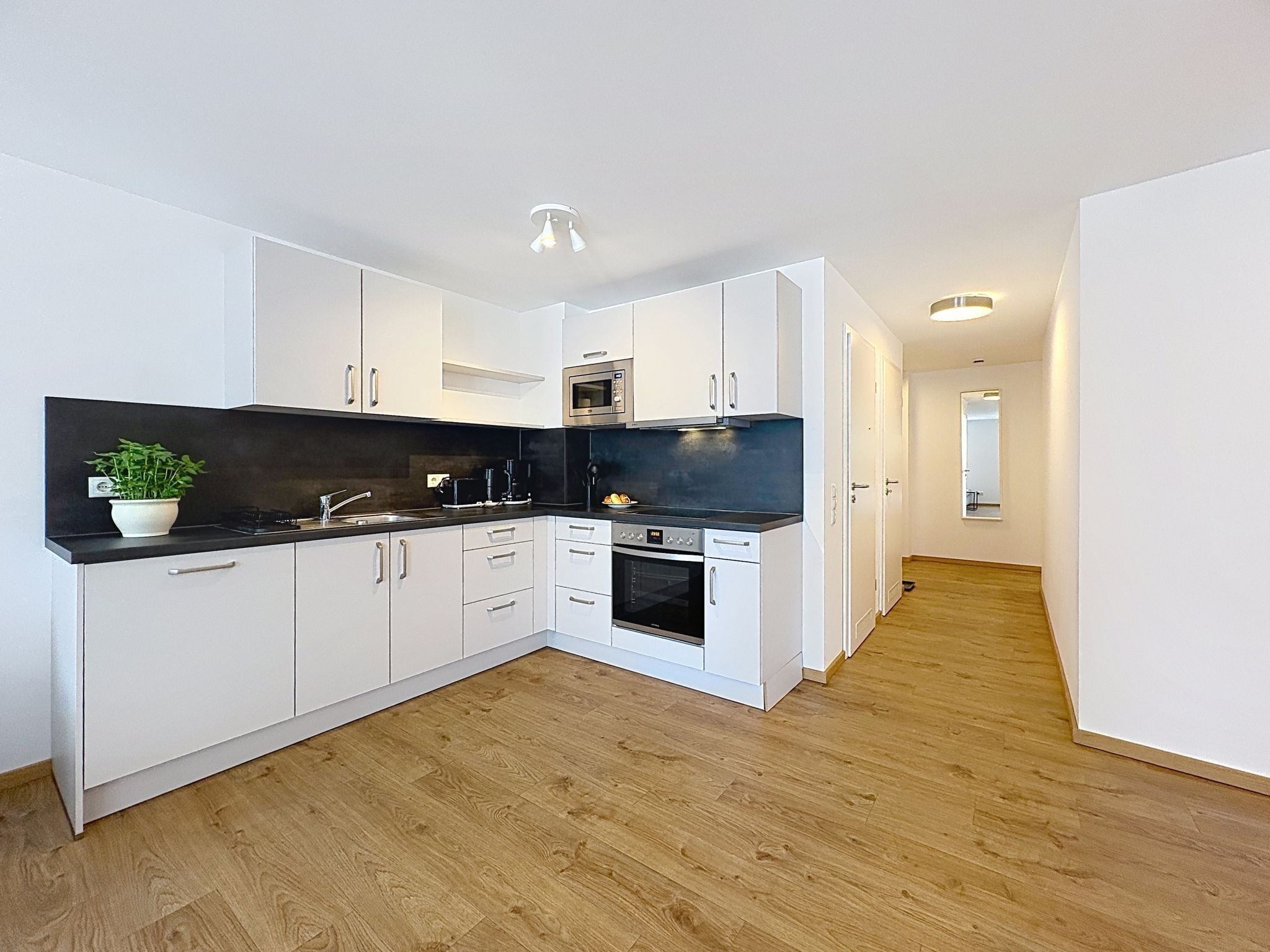 Kühlschrank, Mikrowelle, Ofen, Geschirrspüler