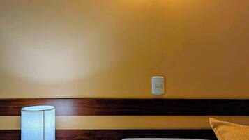 Bureau, espace de travail pour ordinateur portable, Wi-Fi gratuit