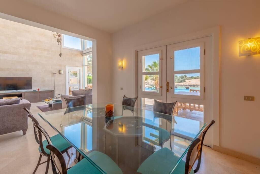 Villa, Lake View | Dining