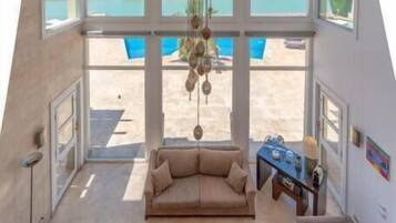 Villa, Lake View | Living area
