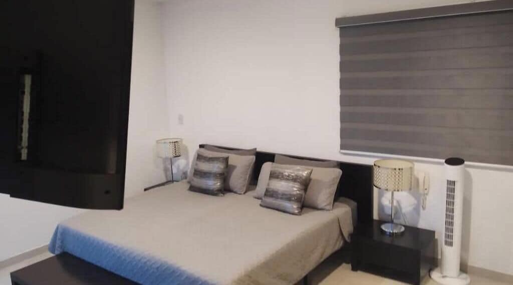 5 bedrooms, iron/ironing board, WiFi, bed sheets