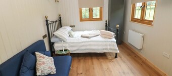Cwtch Y Bugail 1