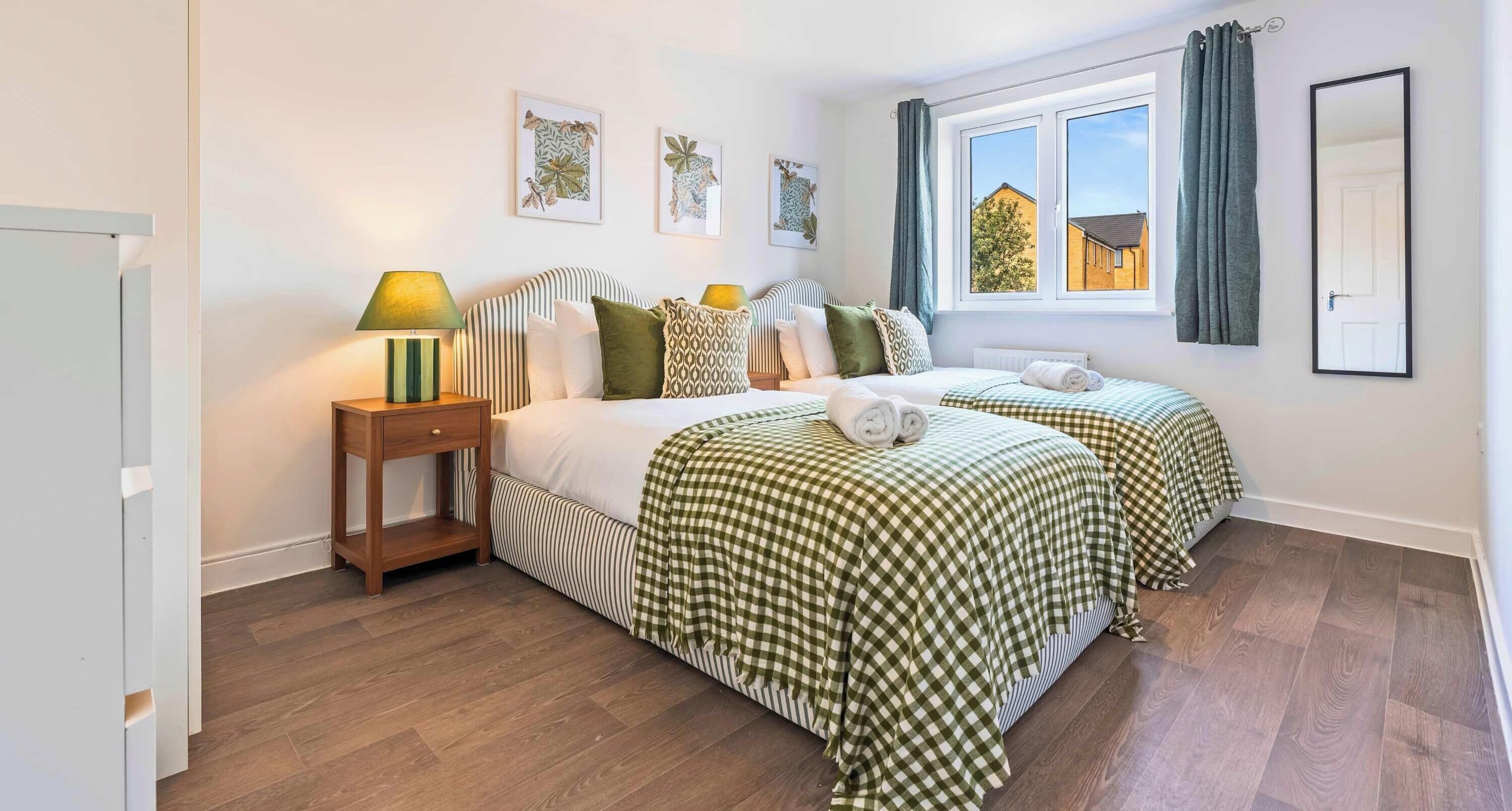 4 bedrooms, desk, iron/ironing board, WiFi