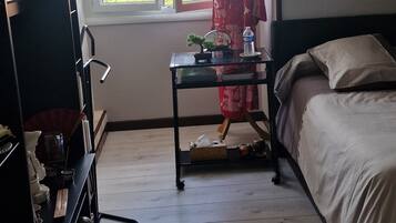 1 chambre, fer et planche à repasser, accès Internet, draps fournis