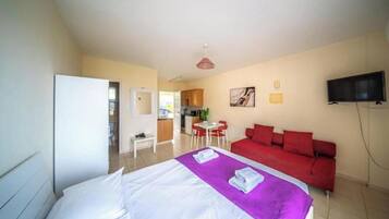 1 bedroom, WiFi, bed sheets