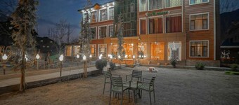 Suite With River View Palette Regency Valley