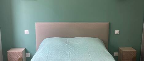 WiFi, bed sheets