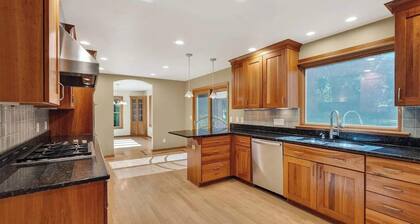 Private Pool - Hot Tub - Sauna - Game Room - Pets