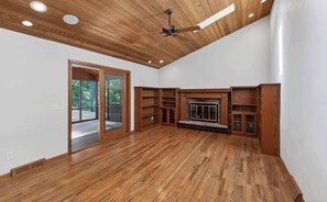 Interior - Private Pool - Hot Tub - Sauna - Game Room - Pets (Sun Prairie)