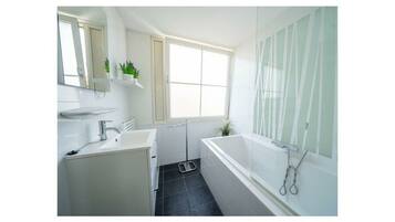 House | Bilik Mandi