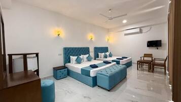 Deluxe Double Room, Balcony, Sea View | Laptop workspace, free WiFi