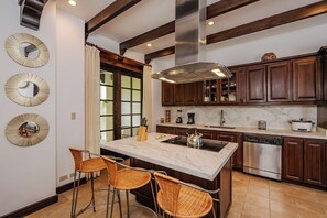 Private kitchen - Villa Lima – Relaxing 2-Bedroom Oasis in Hacienda Pinilla (Tamarindo)