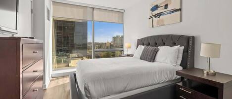 Desk, iron/ironing board, WiFi, bed sheets