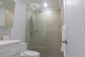 Hair dryer, towels, soap, toilet paper - 3 Bedrooms, Ironshore Montego Bay (Montego Bay)