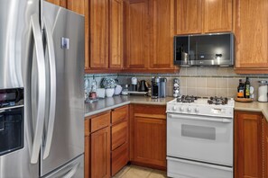 Private kitchen - Welcome to Baby Mars: The Ultimate Waterfront Base (Seattle)