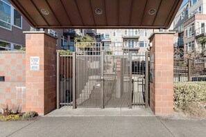 Property grounds - Welcome to Baby Mars: The Ultimate Waterfront Base (Seattle)